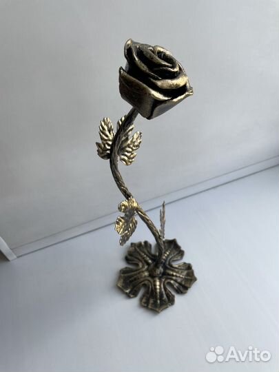 Роза металлическая на подставке