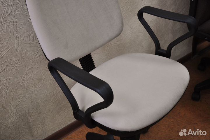Офисное кресло 