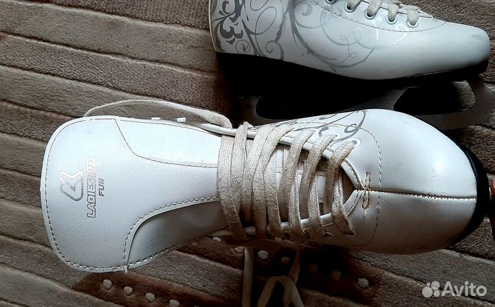 Коньки фигурные женские