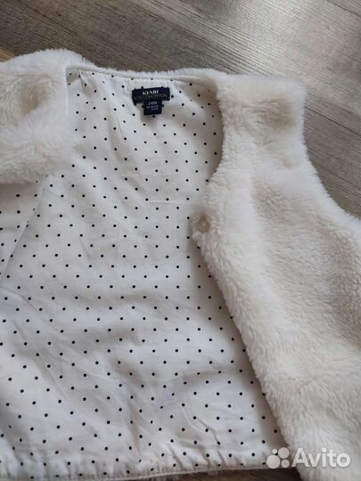 Жилет Kiabi 24 месяца белый