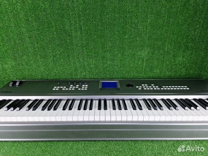 Синтезатор Yamaha MM8