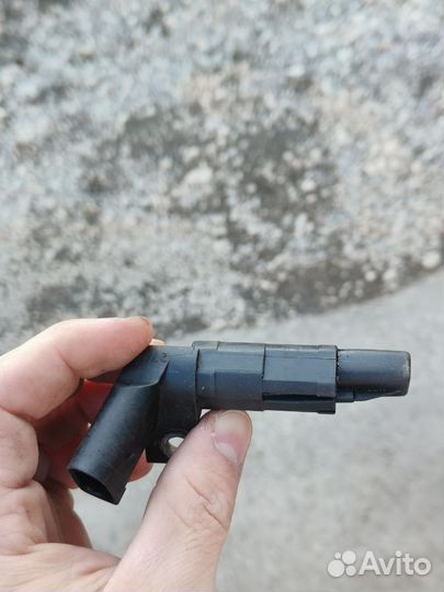 Датчик положения коленвала skoda rapid