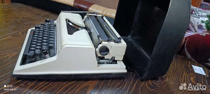 Печатная пишущая машинка бу
