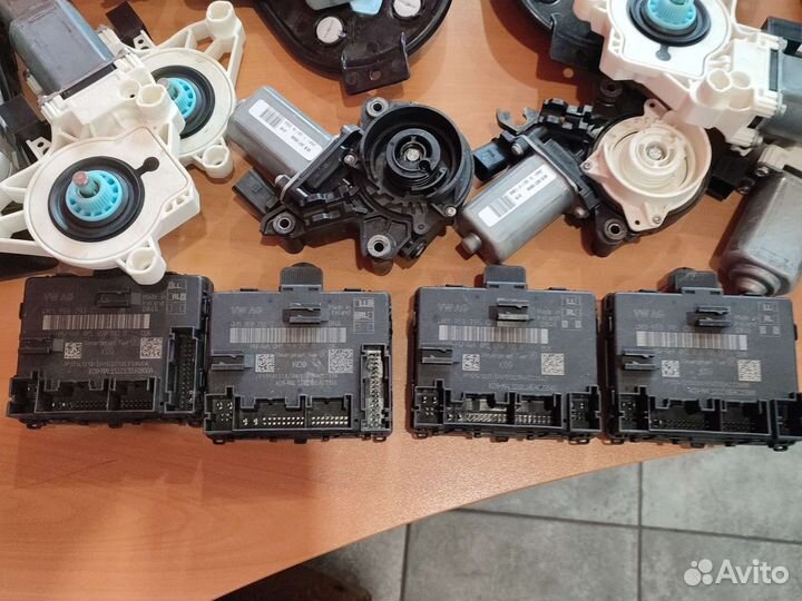 Доводчики дверей комплект Vw Touareg 3