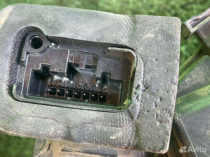 Замок двери передний левый Yeti Golf Beetle Passat