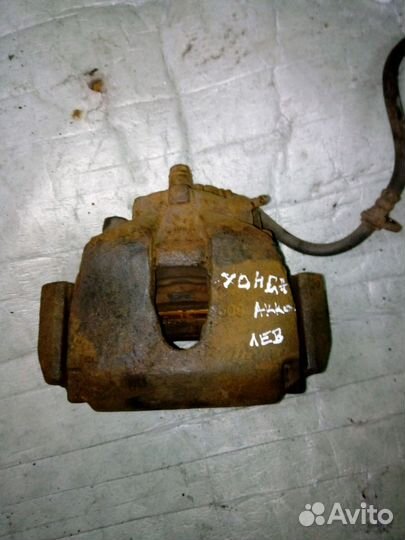 Суппорт передний левый honda Accord 2002-2007