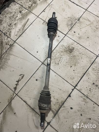 Задний правый привод gla