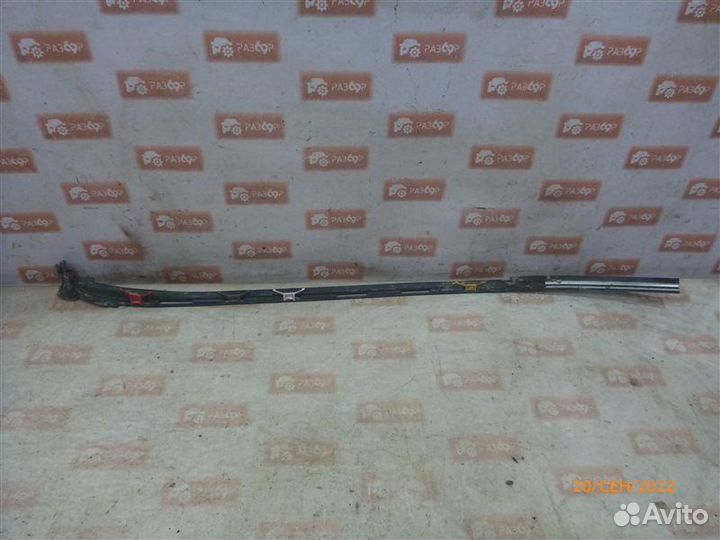 Уплотнительная резинка стекла правая Mitsubishi