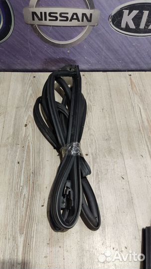 Уплотнитель перед проема двери infiniti QX60 Прав