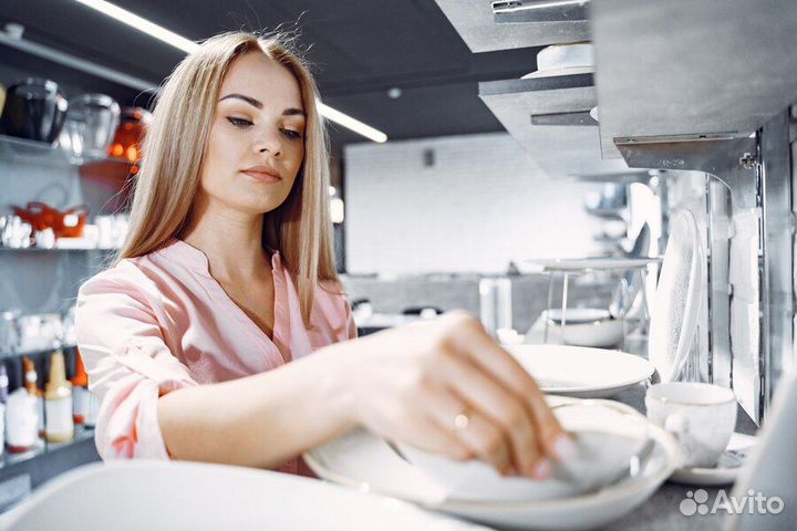 Работник торгового зала в гипермакет