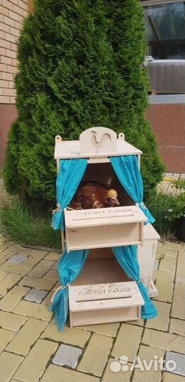 Гнездо для кур с яйцесборником. Кормушка