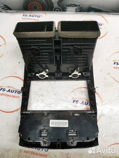 Консоль магнитофона Kia Sportage 2 2.0 G4GC 2005