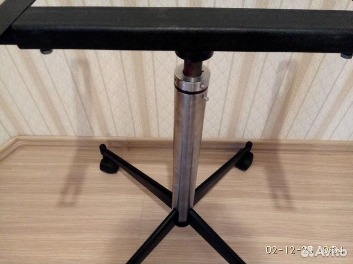 Подставка под телевизор и полка для книг