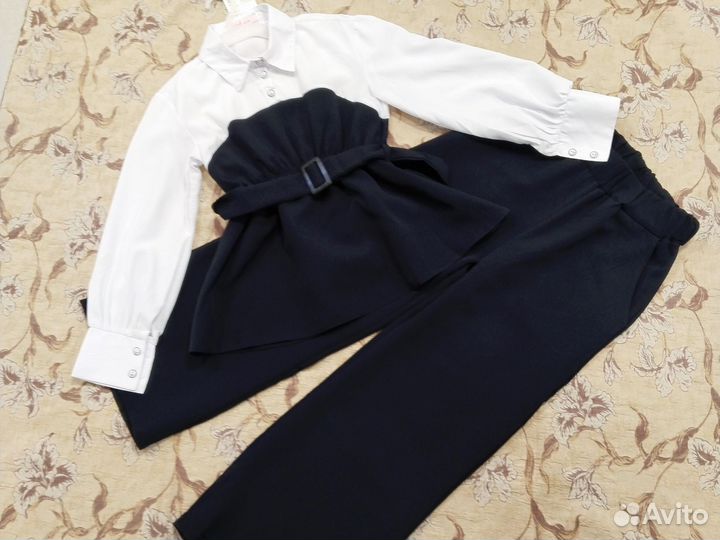 Школьный брючный костюм девочке140 синий, новая