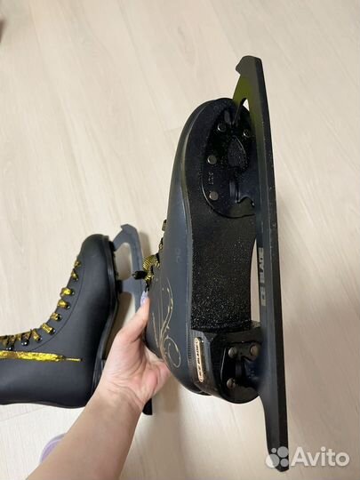 Коньки фигурные новые 38 размер