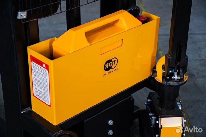 Штабелер самоходный