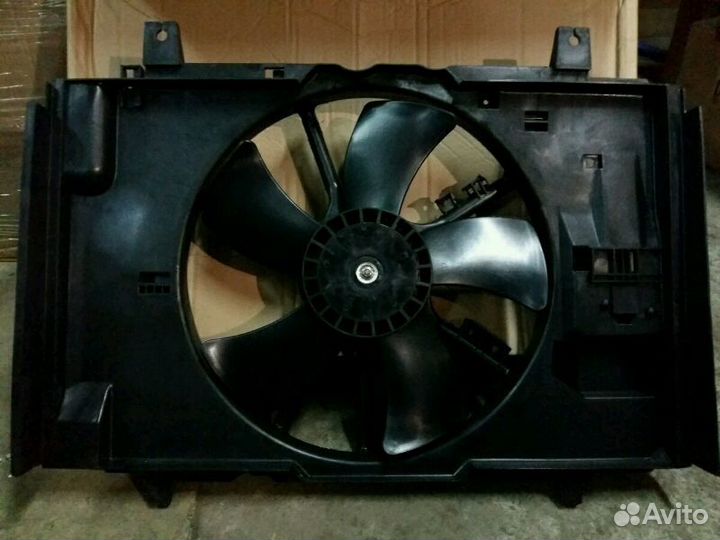 Диффузор радиатора Ниссан Жук Тиида Сэнтра 21481ED