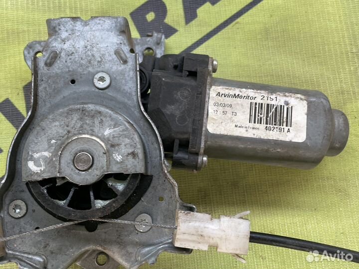 Стеклоподъемник двери задний левый Nissan Qashkai