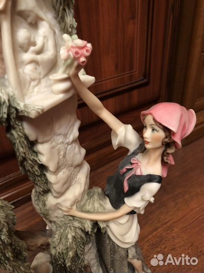 Статуэтка Армани (Giuseppe Armani Capodimonte)