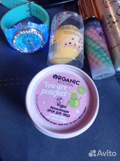 Набор косметики и бижутерии