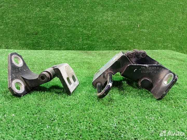 Петля двери (комплект) передняя левая Volkswagen