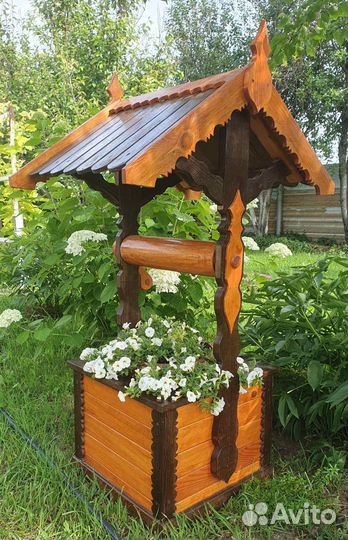 Колодец декоративный под цветы для сада