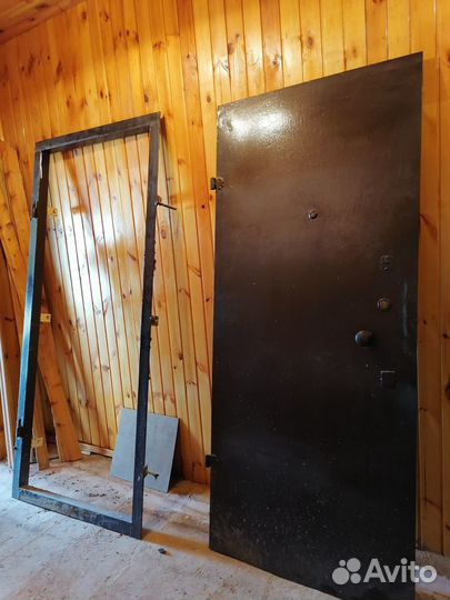 Дверь входная металлическая