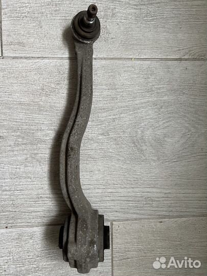 Передний правый рычаг подвески W204