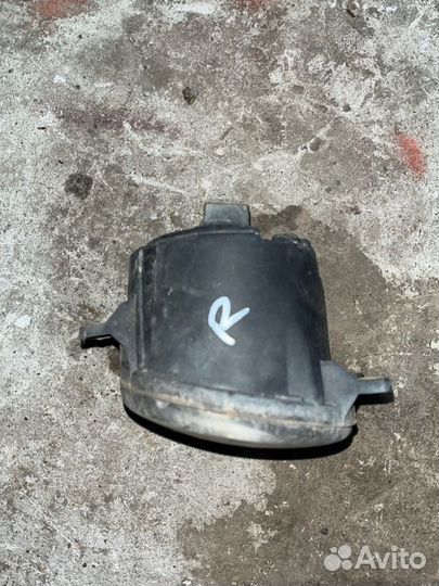 Фара противотуманная правая Toyota Corolla ZRE151