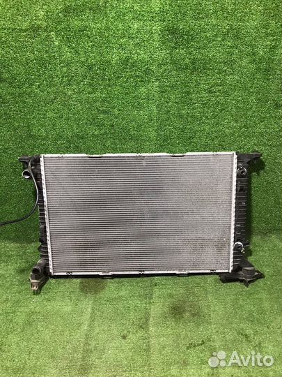 Радиатор охлаждения двигателя Audi A4 A5 A6 Q3 Q5