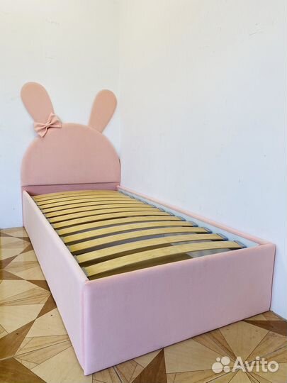 Кровать с подъемным механизмом 90х200