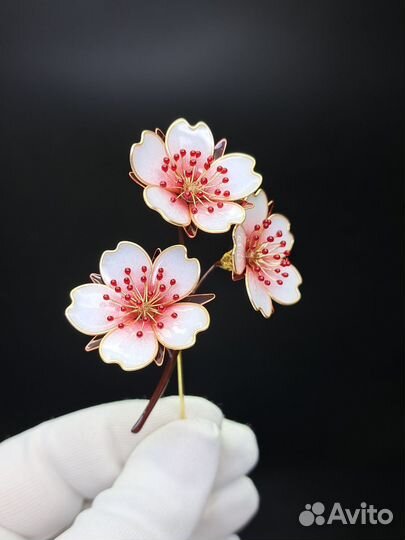 Брошь сакура ручной работы