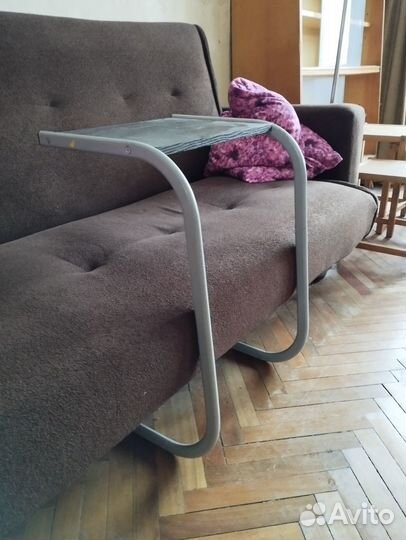 Придиванный столик