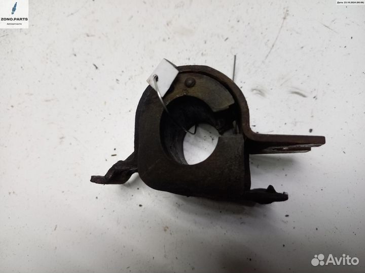 Крепление втулки стабилизатора переднего 90304225 на Opel Astra F