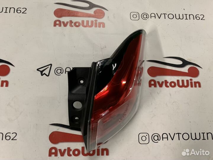 Фонарь задний правый Toyota RAV4 4 CA40