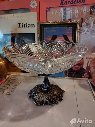 Хрустальная ваза на ножке