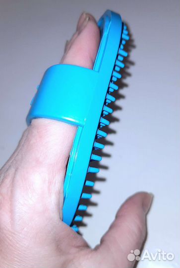 Расческа резиновая для вычесывния шерсти животных