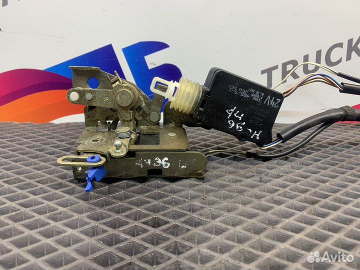 81626806122 Замок двери правый Man TGX