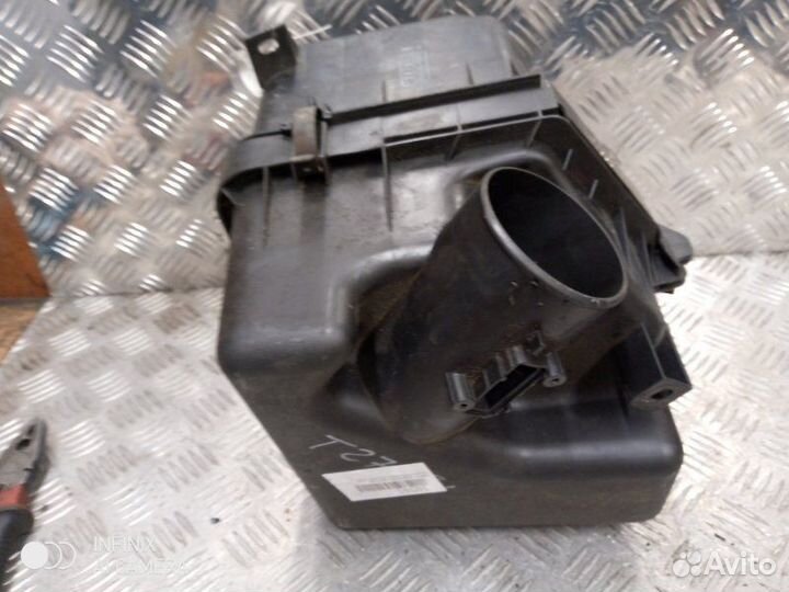 Корпус воздушного фильтра Toyota Rav4 XA30 2AD-FTV