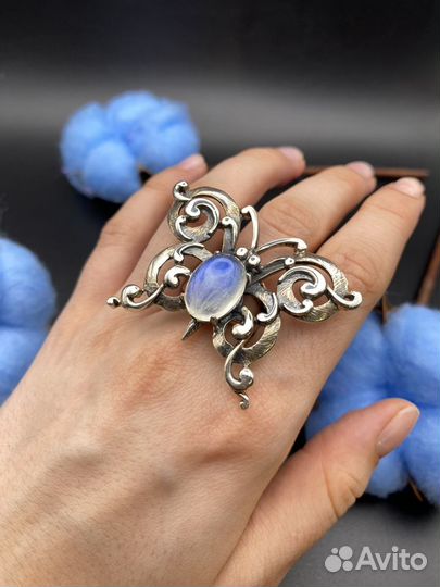 Серебряное кольцо с лунным камнем. Бабочка