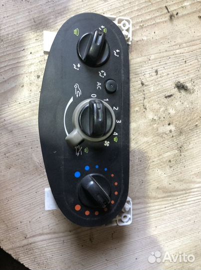 Блок управления климатом печкой renault logan