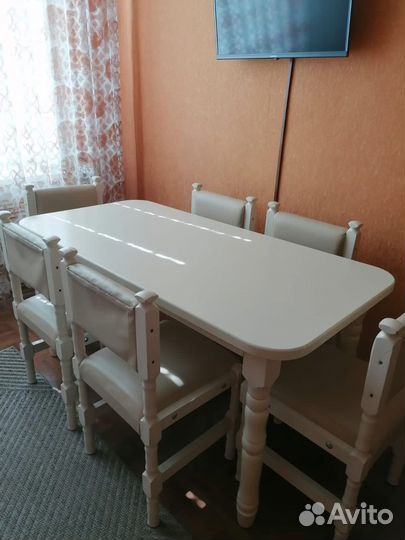 Стол со стульями