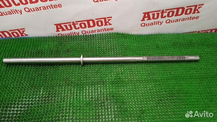 Вал рулевой рейки (RHD)