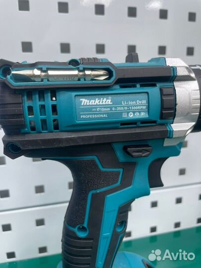 Шуруповерт Makita 21 v с набором инструментов