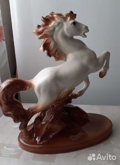 Статуэтка Конь на дыбах. Фарфор СССР