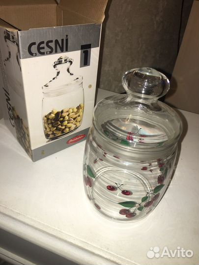 Банка с крышкой