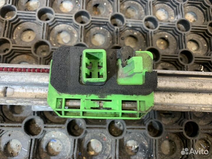 Стеклоподъемник левый Renault Premium