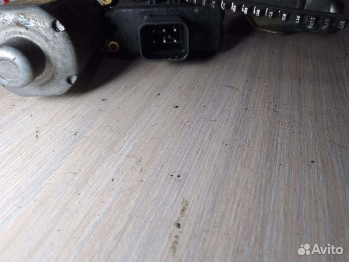 Передний левый стеклоподъёмник Opel Astra G