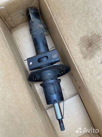 Стойки передние на Volkswagen Polo V