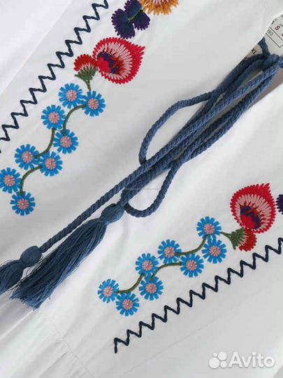 Платье вышиванка с вырезом